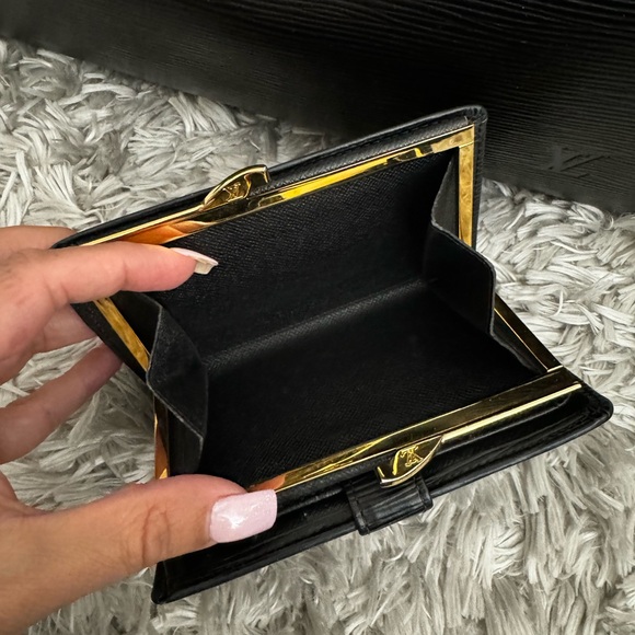 Louis Vuitton vintage Epi 30 and kiss wallet set - Picture 3 of 15